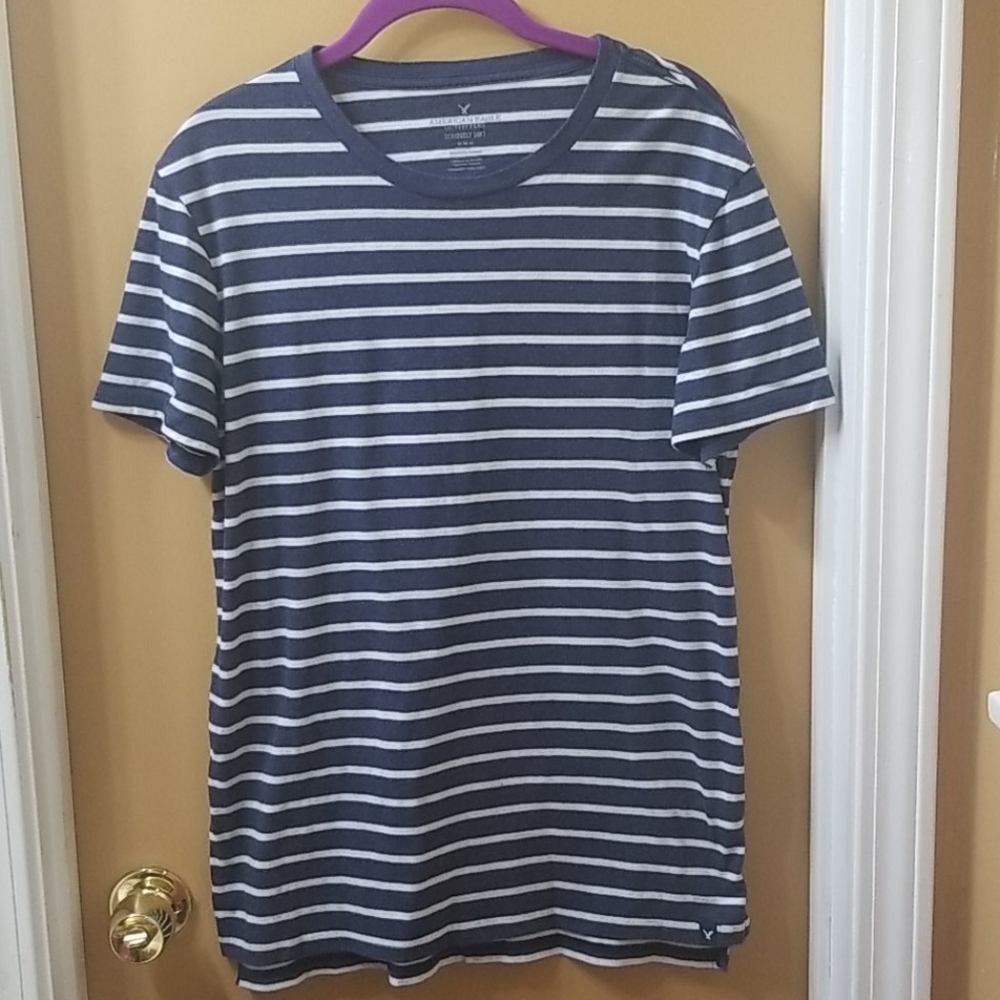 American Eagle tee